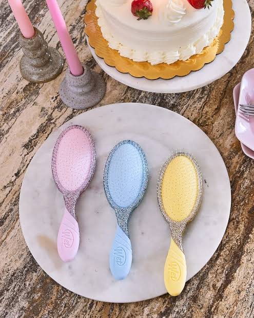 The Wet Brush Pro Detangler Birthday Celebration