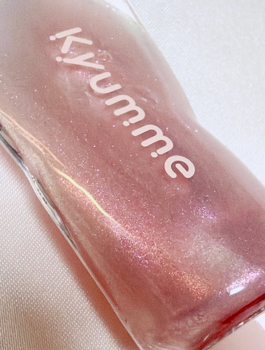 Kyumme Shiny Lip Gloss with Chain - lipgloss shimmer bagcharm